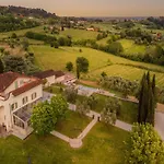 In Tuscany With Infinity Pool Villa