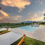 Villa In Tuscany With Infinity Pool Montecarlo