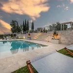 In Tuscany With Infinity Pool Villa