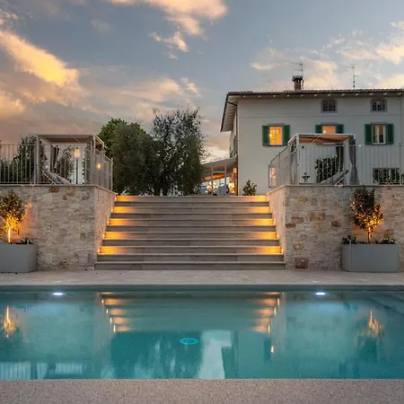 Villa In Tuscany With Infinity Pool