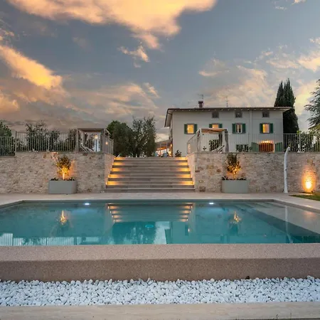 Villa In Tuscany With Infinity Pool