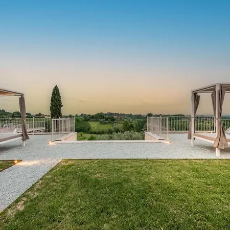 In Tuscany With Infinity Pool *